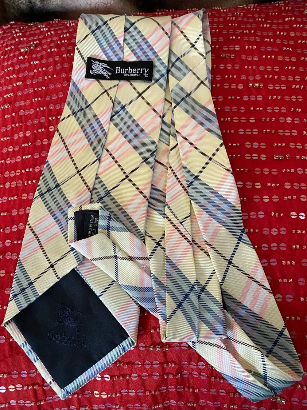 Burberry 💯 Silk Made in Italy 🇮🇹 Signature Subtle Shimmer Luxury Tie NWOT